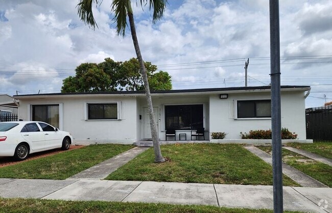 Building Photo - 3151 SW 11th St Rental