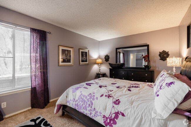2BR, 2BA - 950SF - Master Bedroom - Water's Edge
