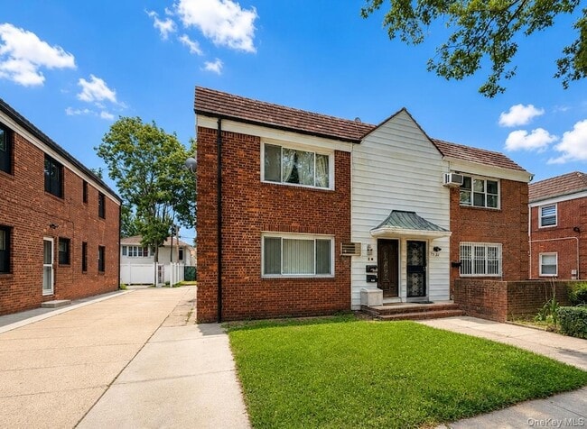 Building Photo - 73-60 197th St Unit 1