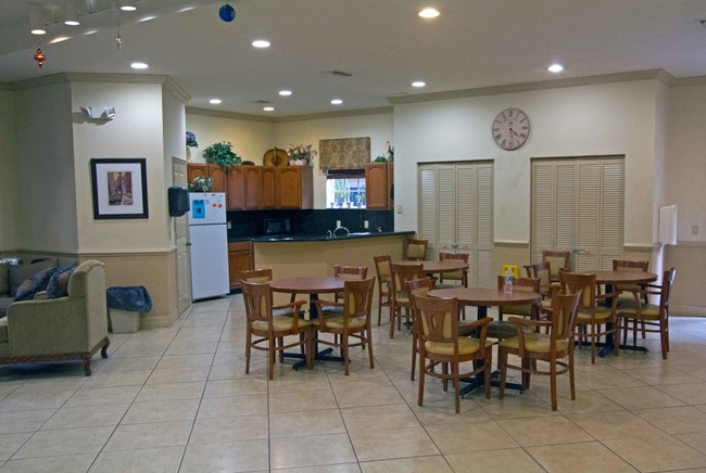 Photo - Colonial Park - Senior Living Community