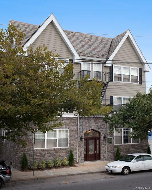 Building Photo - 1240 W Broadway Unit K