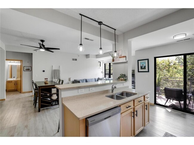 Photo - 2565 Franklin Ave Unit 207