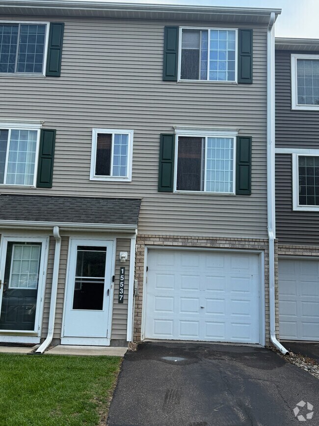Building Photo - 15537 Foghorn Ln Rental