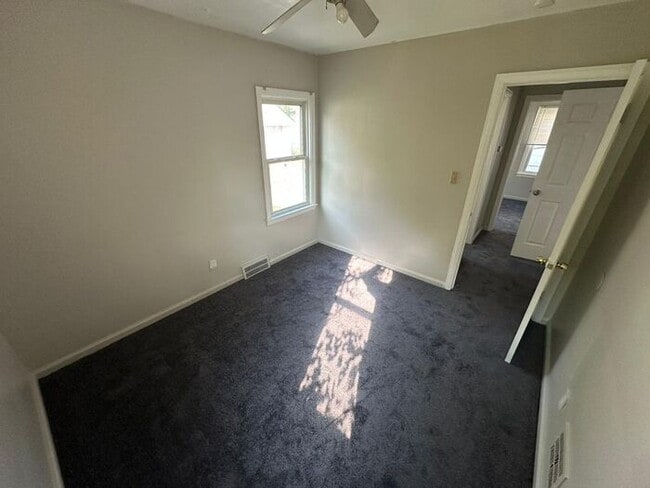 Photo - Beautiful 3 bedroom Bungalow with Garage