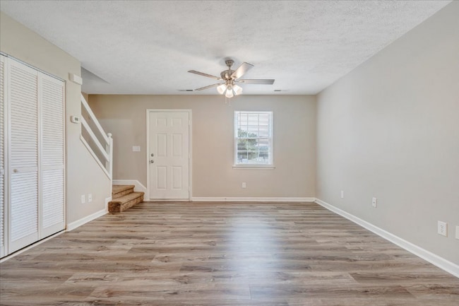 Photo - 230 Tinkerview Dr