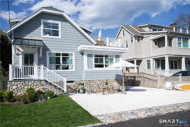 10 Danbury Ave