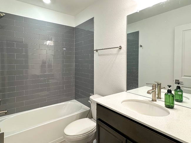 Photo - 330 Geneva St