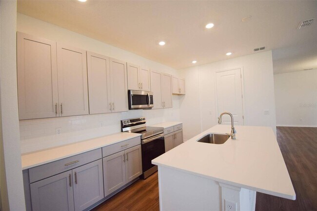 Photo - 2370 Lancashire St