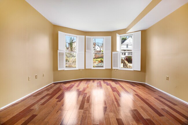 Photo - 2705 24th St NE