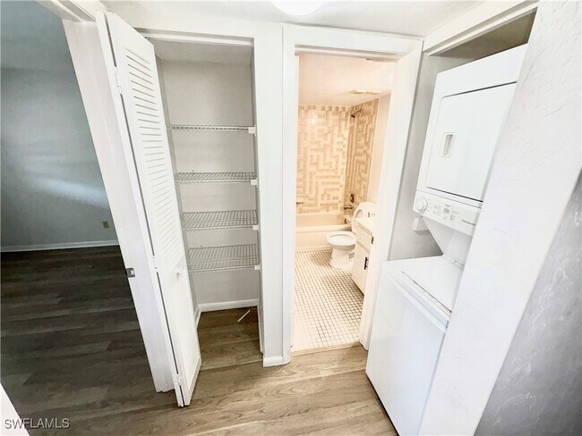 Building Photo - 28100 Pine Haven Way Unit 6