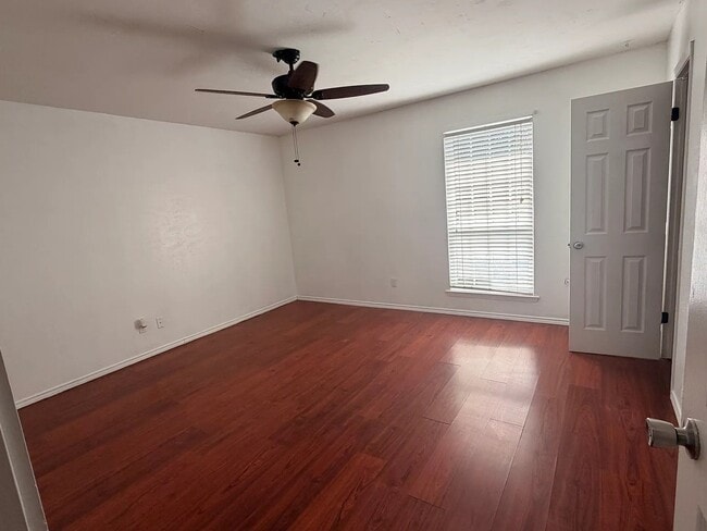 Photo - 1112 Park Center Ct