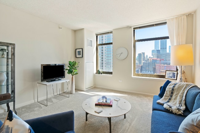 Photo - 376 N Desplaines St