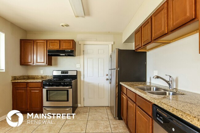 Photo - 2325 W Pinchot Ave