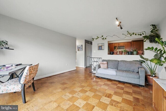 Building Photo - 2501 Calvert St NW Unit 811 Rental
