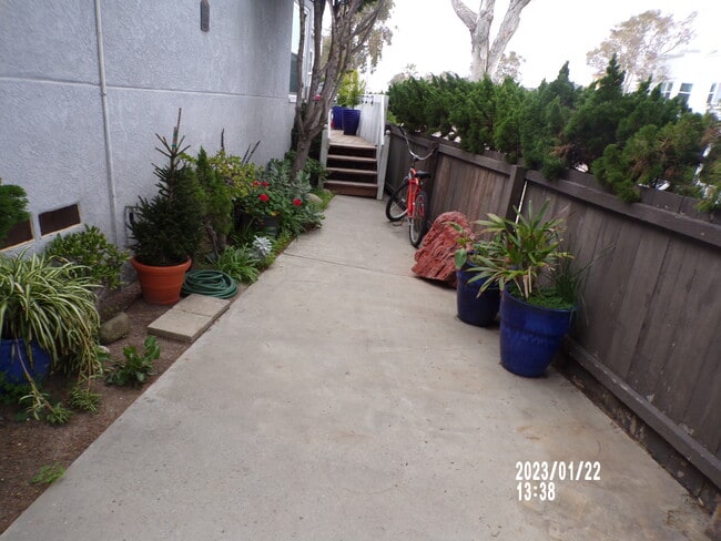 Building Photo - 3360 Mission Blvd Unit 1 Rental