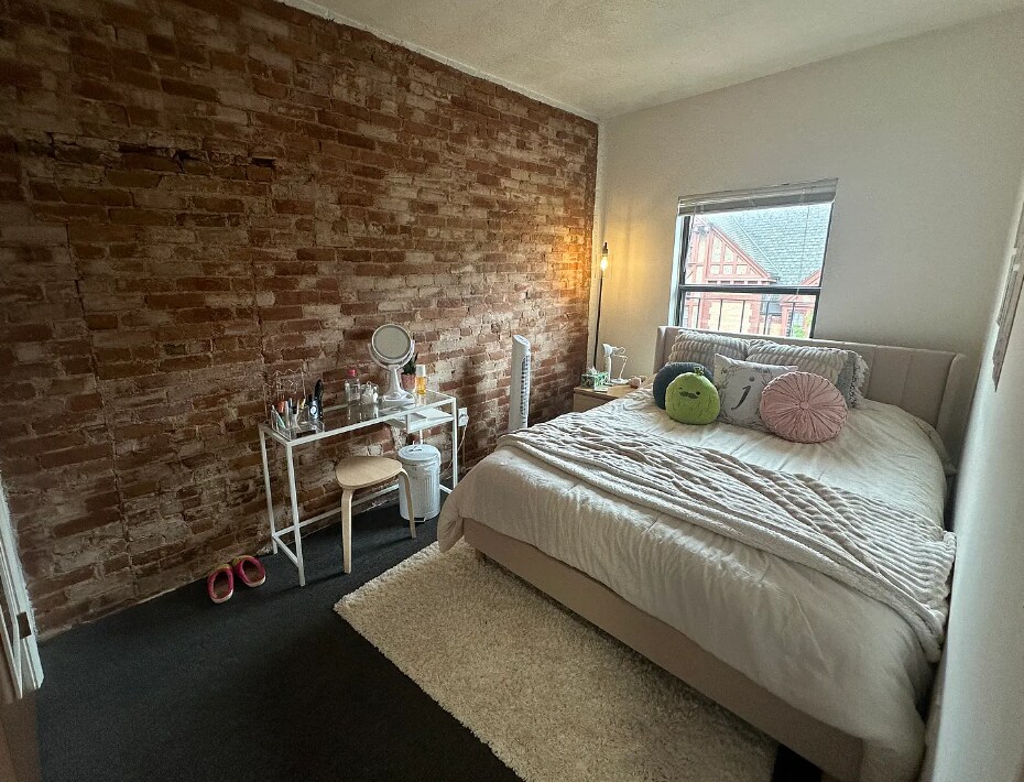 *Pictures are representative samples of the advertised unit. In some cases, the actual units you tou - 32 Fenway Unit 5