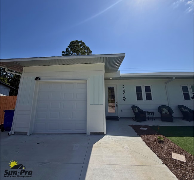 Building Photo - 2419 India Palm Dr