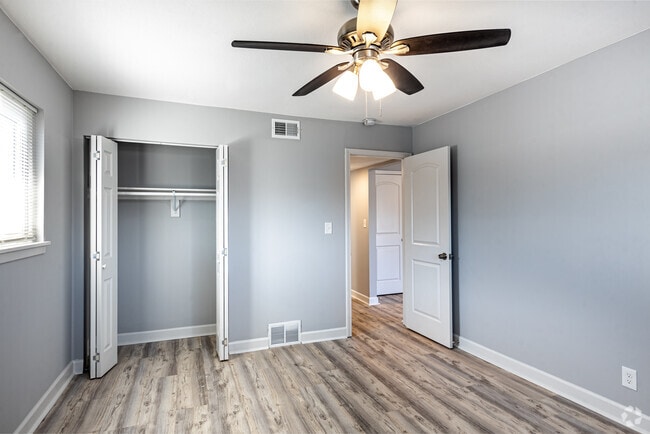 2BR, 1BA - 950SF