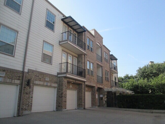 Building Photo - 950 Henderson St Unit Apt 1222