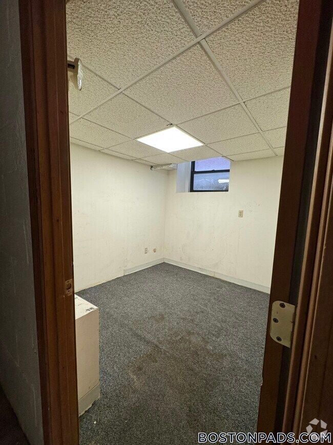 Building Photo - 1247 Beacon St Rental