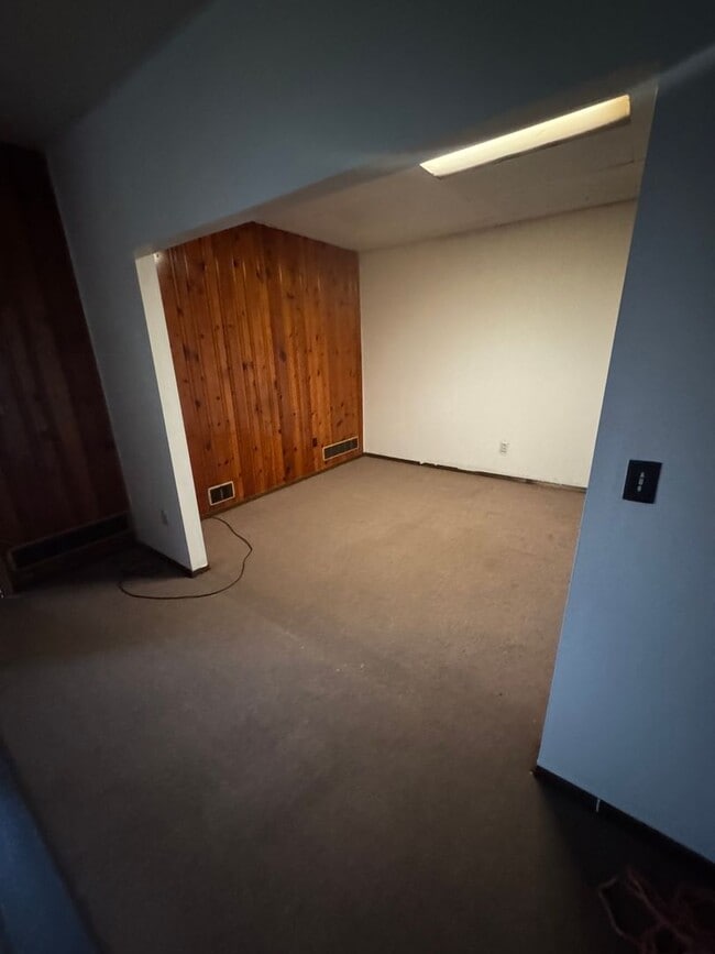 302 Vincennes Ave Unit 4