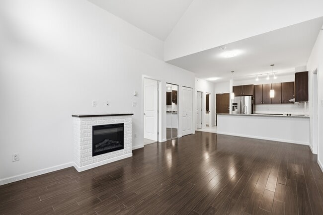 Photo - 15388-15101 101 Ave