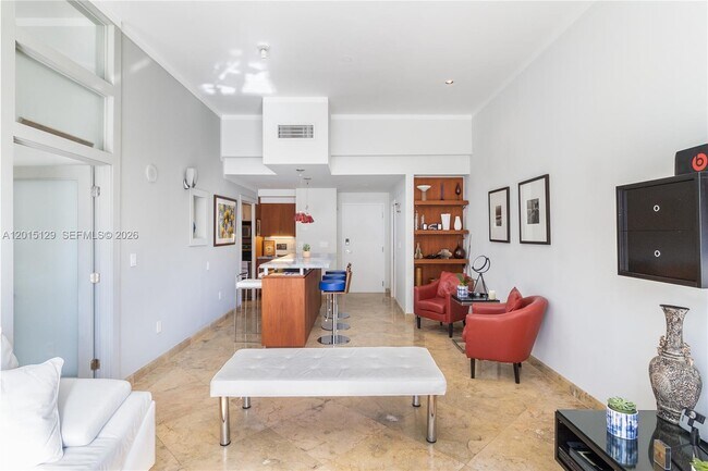 6917 Collins Ave Unidad L-103