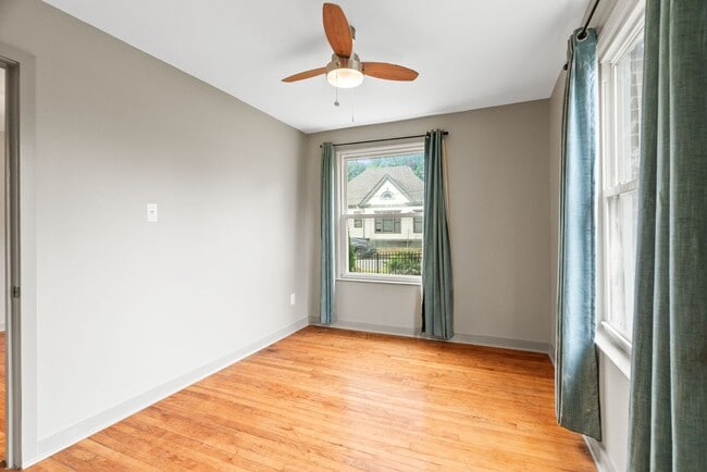 Building Photo - 1724 W 19th St