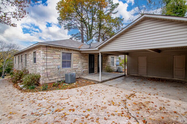 Photo - 2221 Blackwood Rd