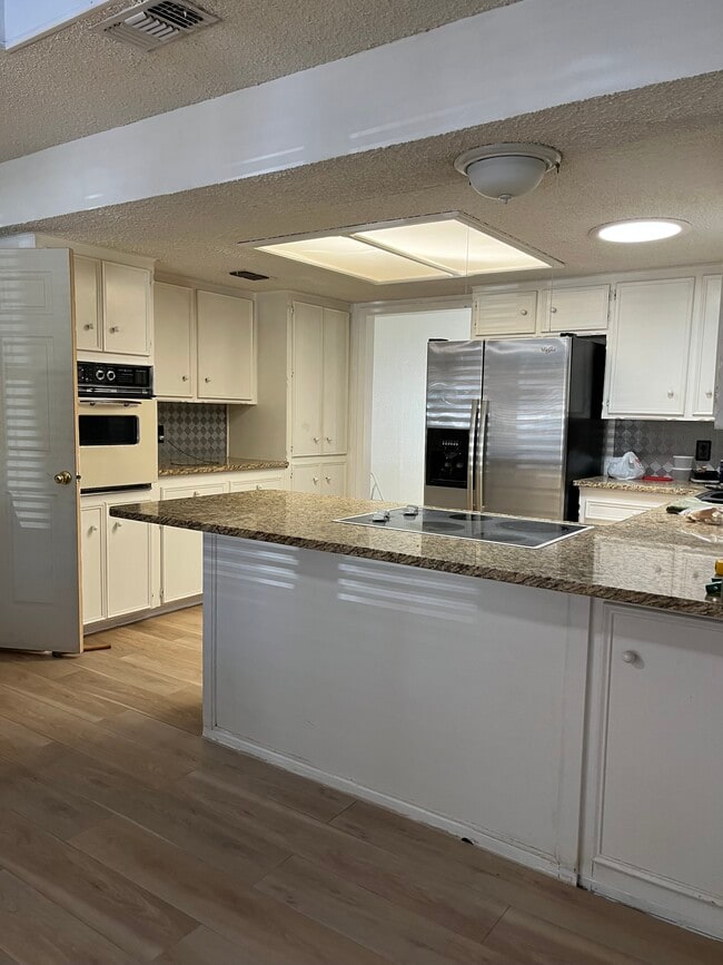 Photo - 5723 64th St