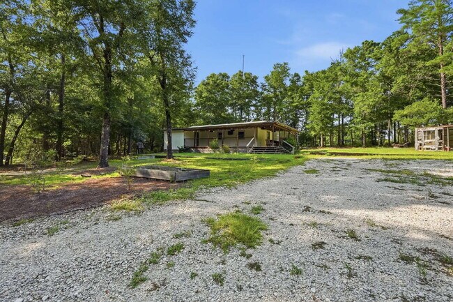 Must-See Country Retreat with Modern Convenience