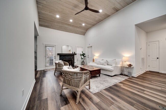 Photo - 118 River Chase