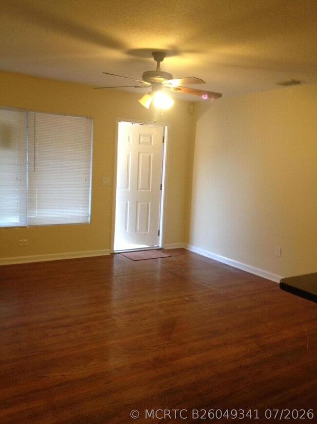 Photo - 817 S B St