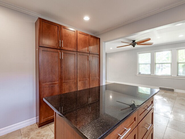 Photo - 2033 Bland Pl