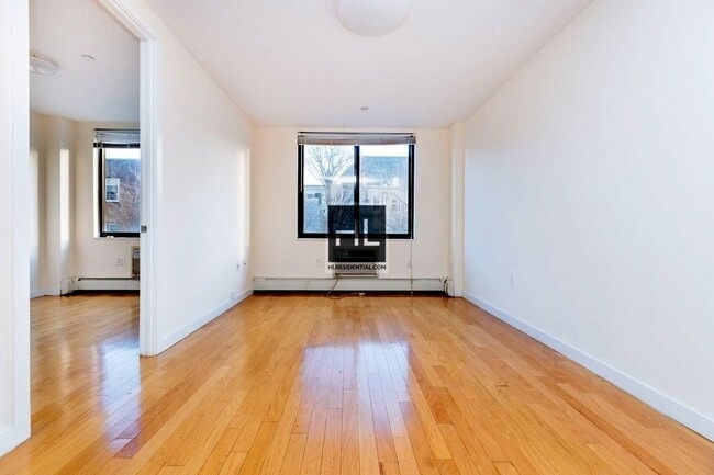 Building Photo - METROPOLITAN AVENUE Rental