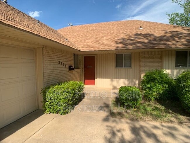 Building Photo - 2808 N Ditmer Rd