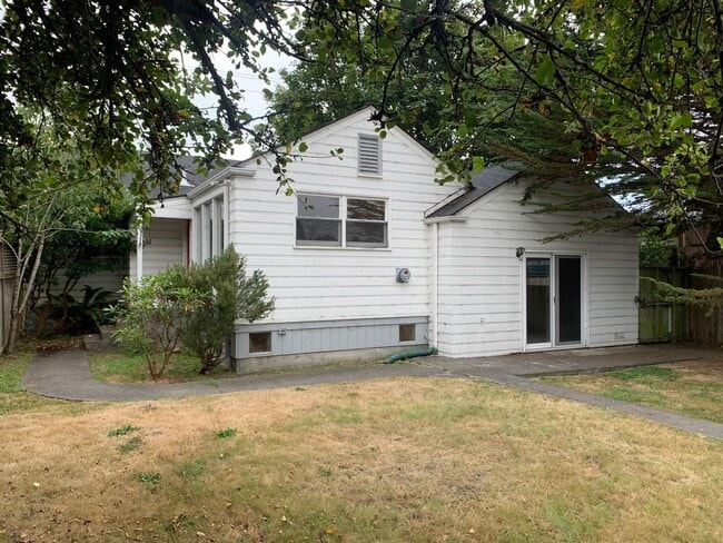 Building Photo - 1650 11th St Unit B