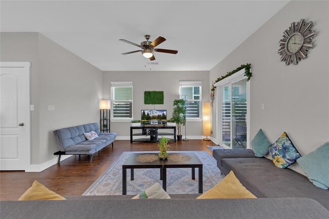 Photo - 724 Coconut Grove St