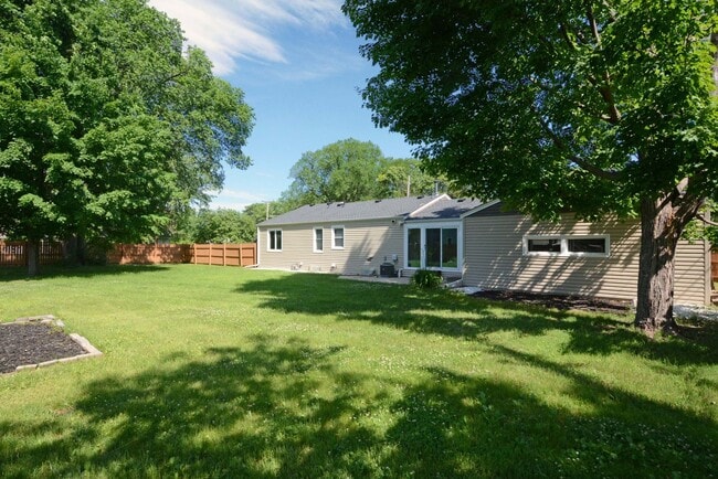 Photo - Beautiful 3-Bedroom 2-Bathroom Home in Bloomington - Available Now!