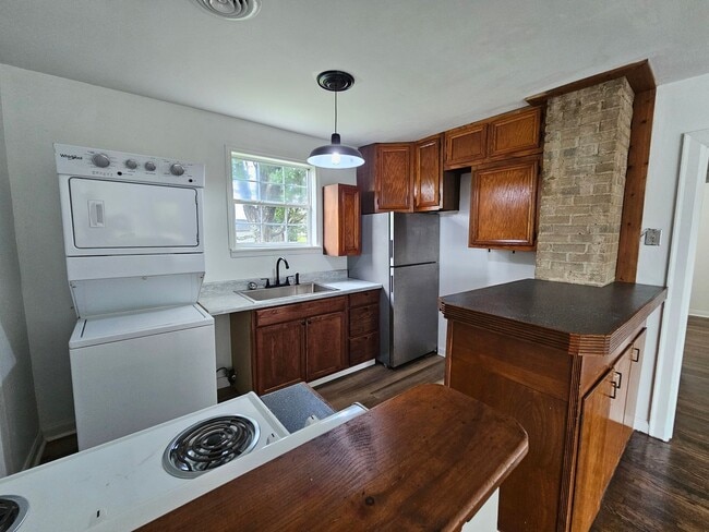Photo - 129 Monroe St