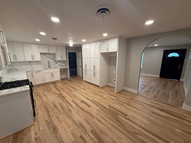 Photo - 2858 Royal Ln