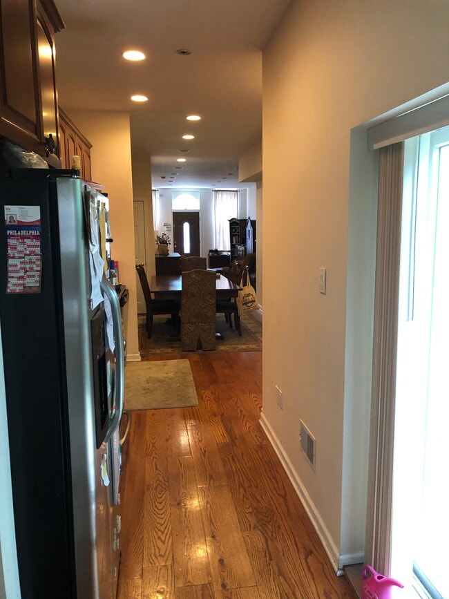 Photo - 2144 Christian St