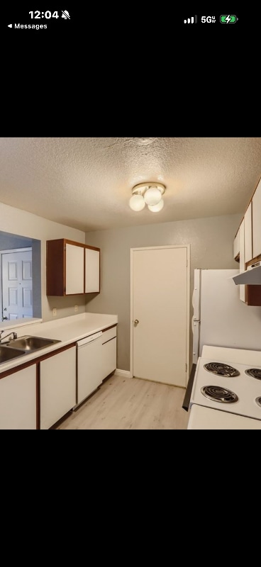 Photo - 220 Mission Newport Ln