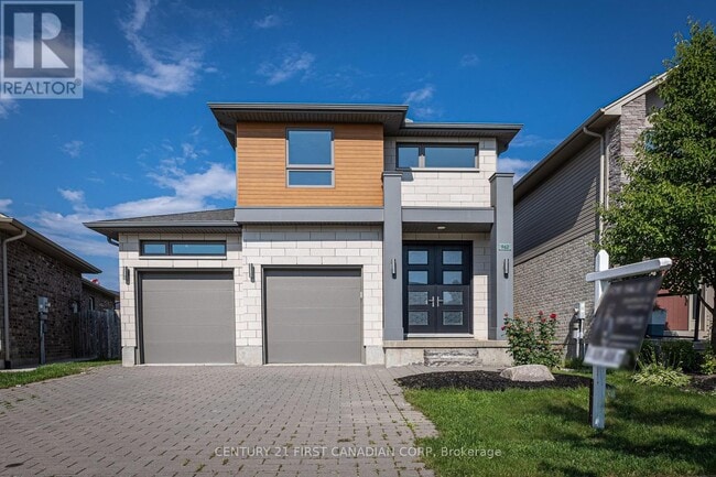 Photo - 962 Moy Cres