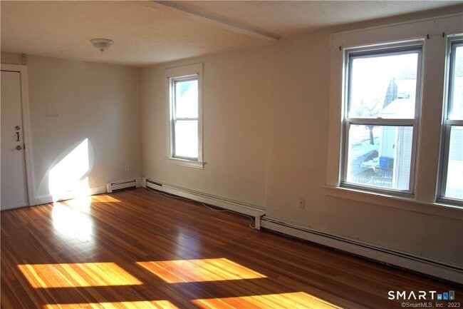 Photo - 81 Longfellow Ave Unidad 2nd flr
