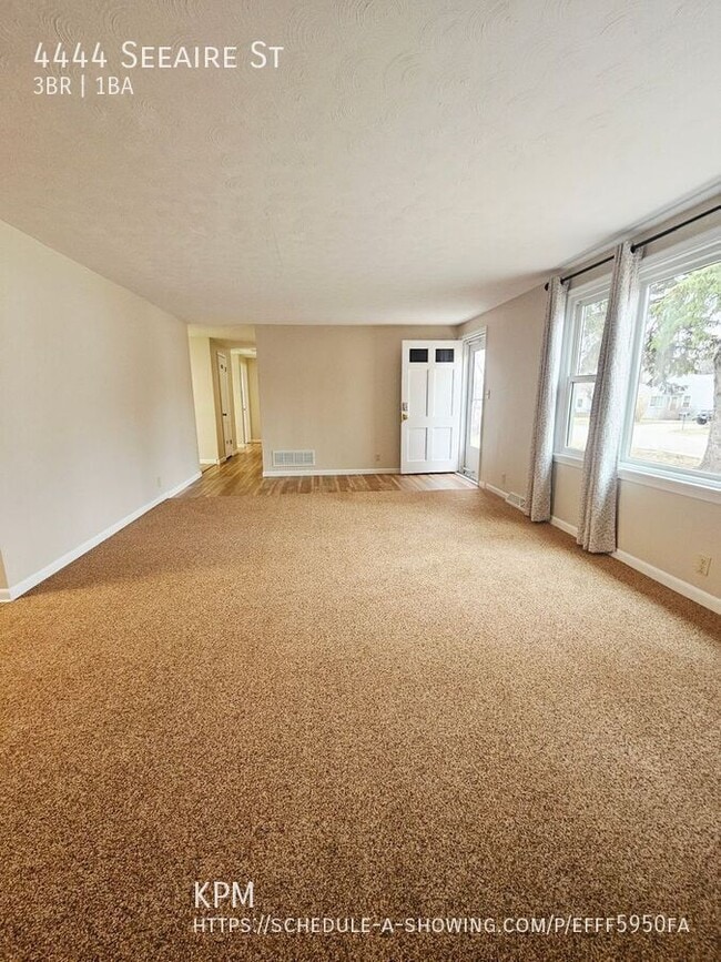 Photo - 4444 Seeaire St