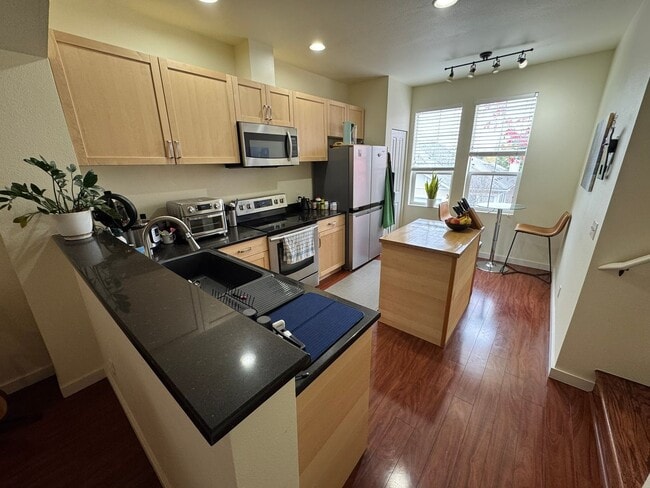 Photo - 2Bd/2.5Ba Bellevue Townhouse