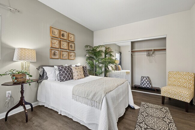 Crescent Heights Luxury Apartment Homes