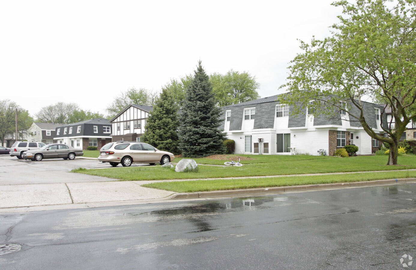 Photo - Kendal Oaks Apartments