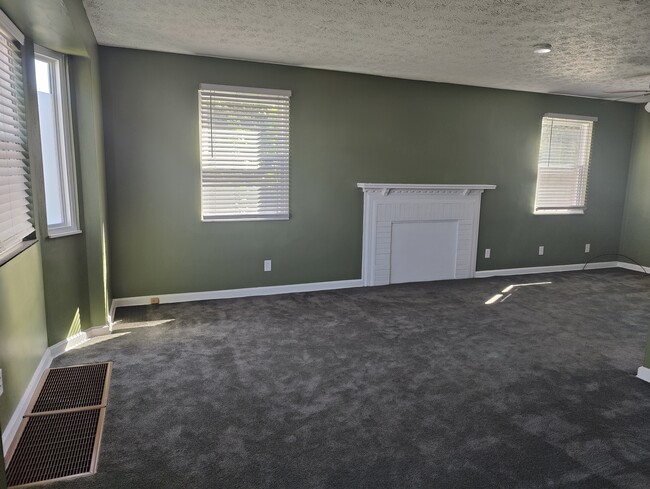 Building Photo - 653 Rhoads Ave Rental